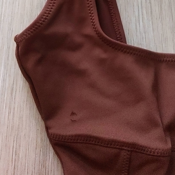 SKIMS Sculpting Swim Tank One Piece Bathingsuit - Small flaw - Picture 4 of 15